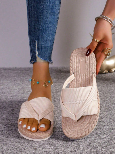 CAMILLA | COMFORTABLE CRISS-CROSS FLAT SANDALS