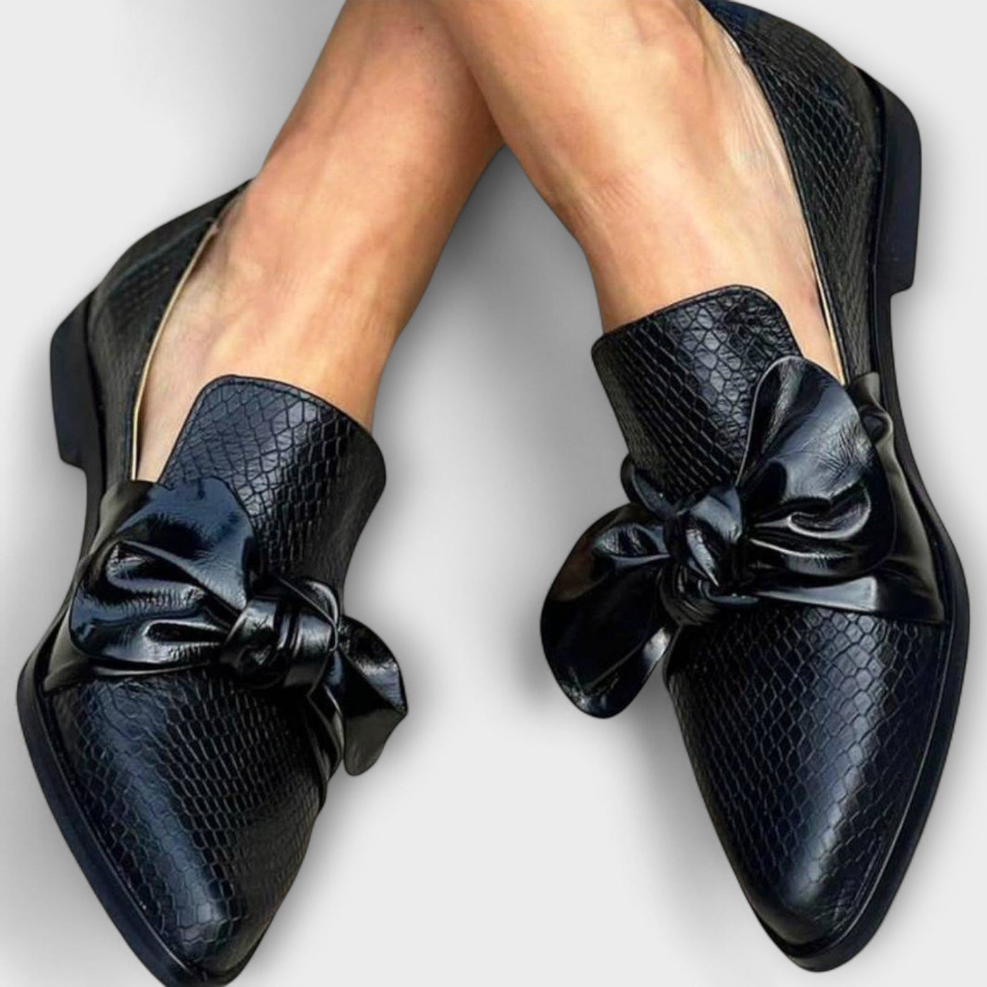 Claudia | Slip-on with Bow Detail