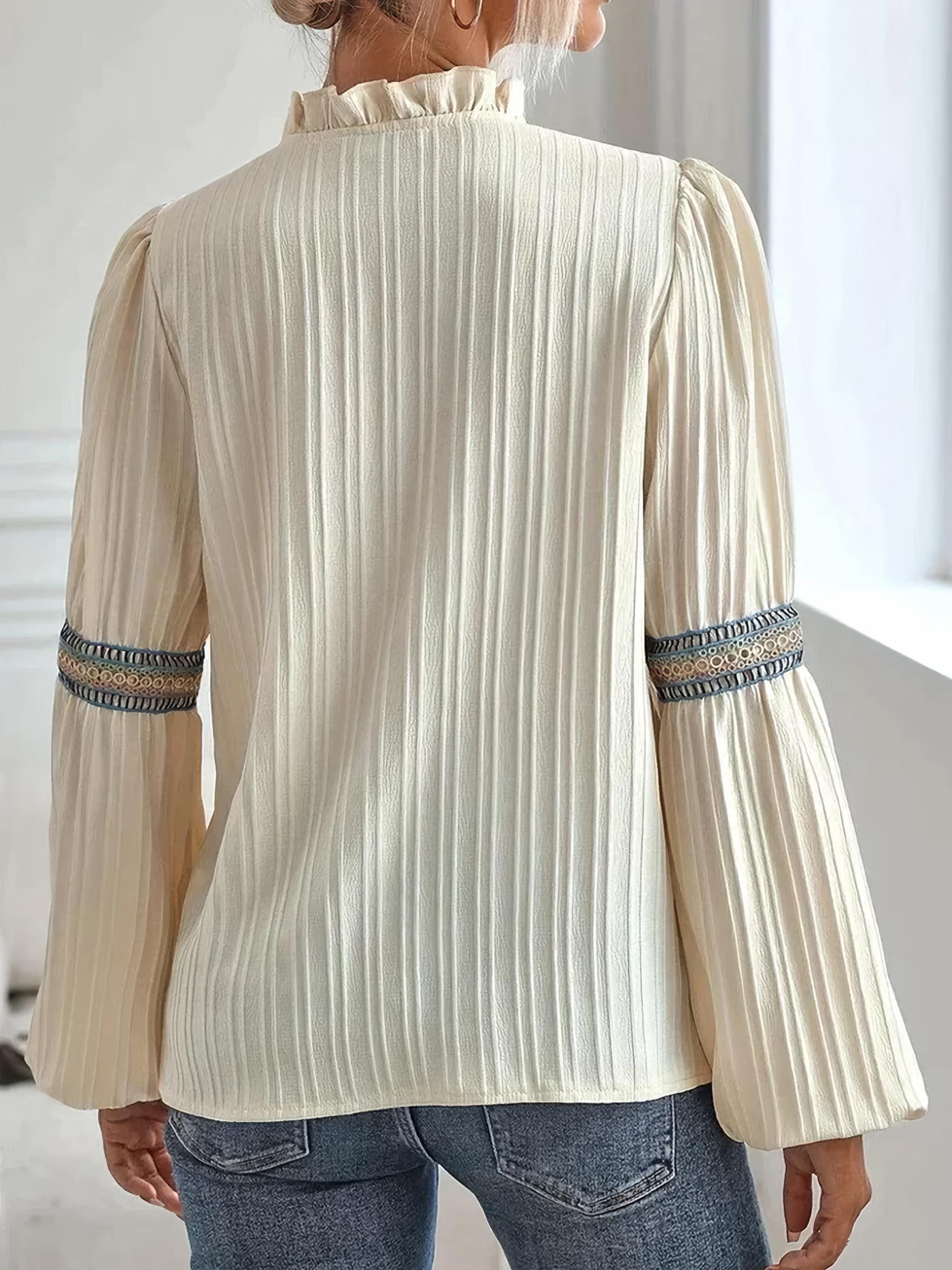 KINSLEY | LUXURIOUS V-NECK BLOUSE